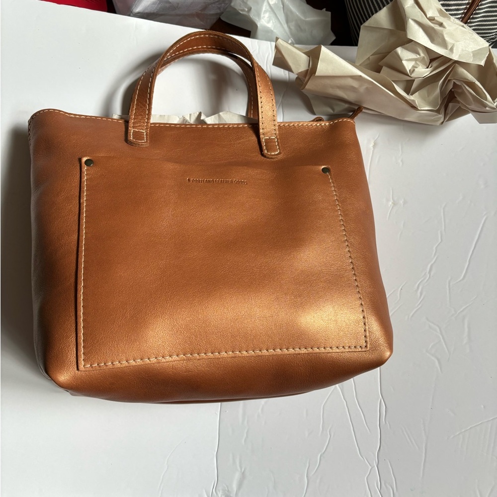 Hava color Portland Leather Medium Crossbody bag with zipper